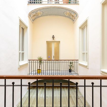 Magnini Rooms Кальярі Екстер'єр фото