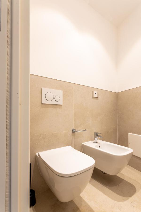 Magnini Rooms Кальярі Екстер'єр фото