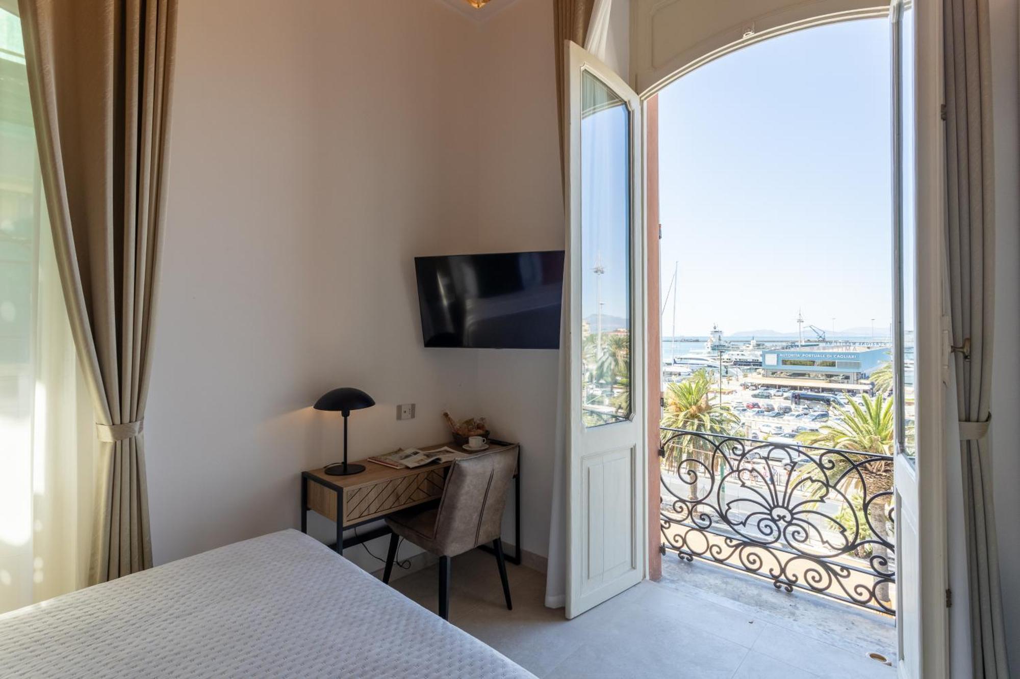 Magnini Rooms Кальярі Екстер'єр фото