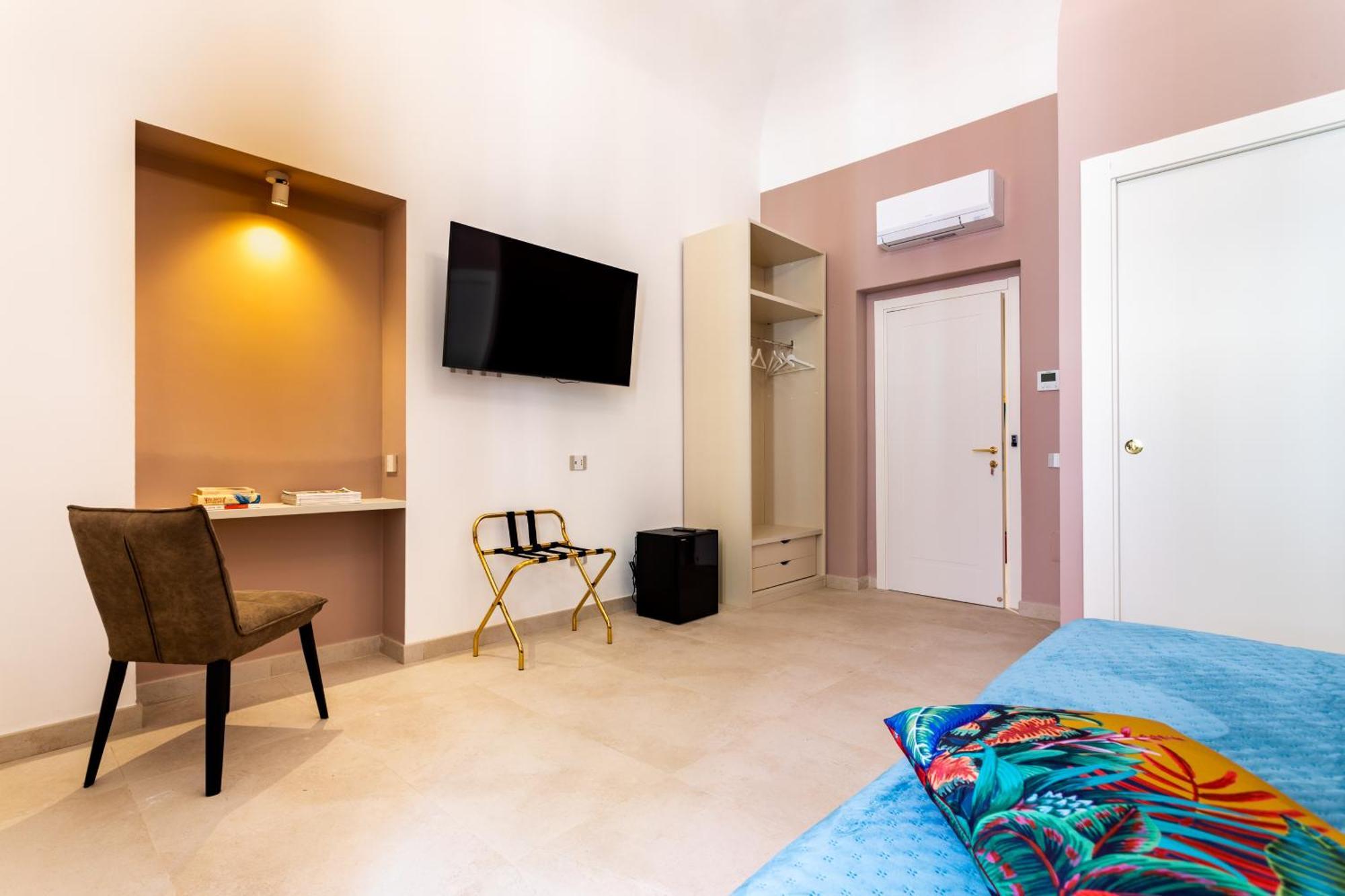 Magnini Rooms Кальярі Екстер'єр фото