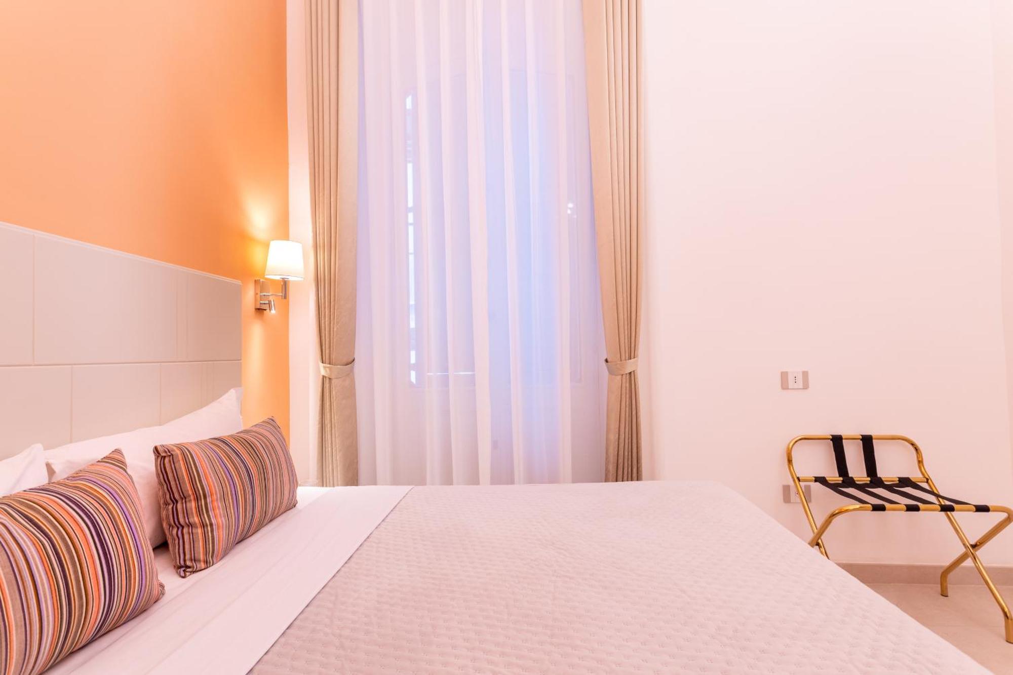 Magnini Rooms Кальярі Екстер'єр фото