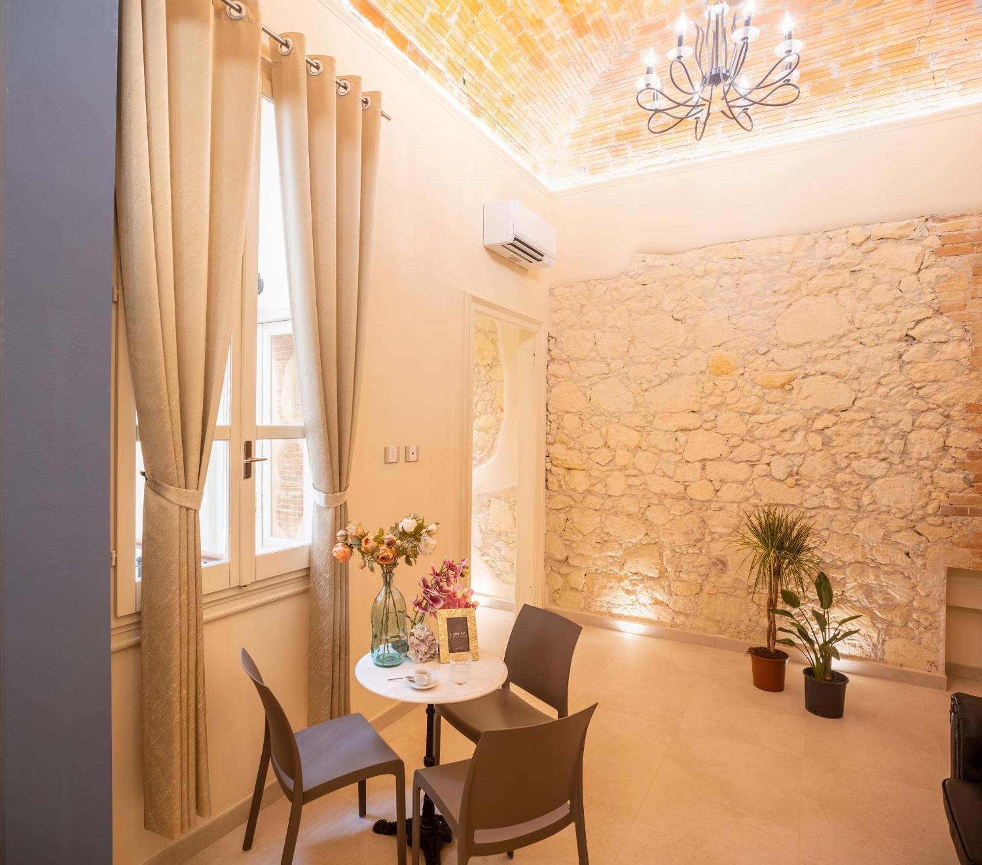 Magnini Rooms Кальярі Екстер'єр фото