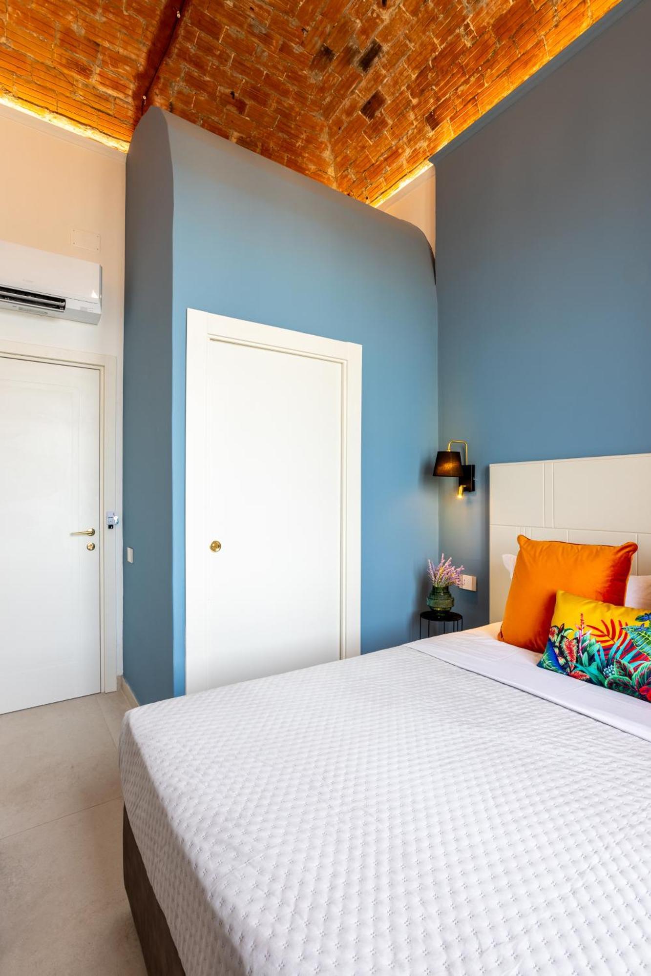 Magnini Rooms Кальярі Екстер'єр фото